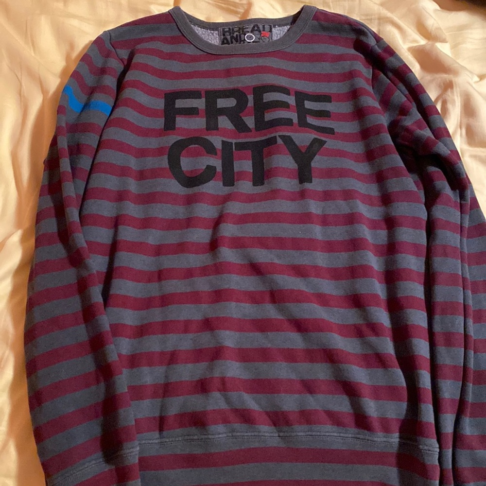 Free city crew neck